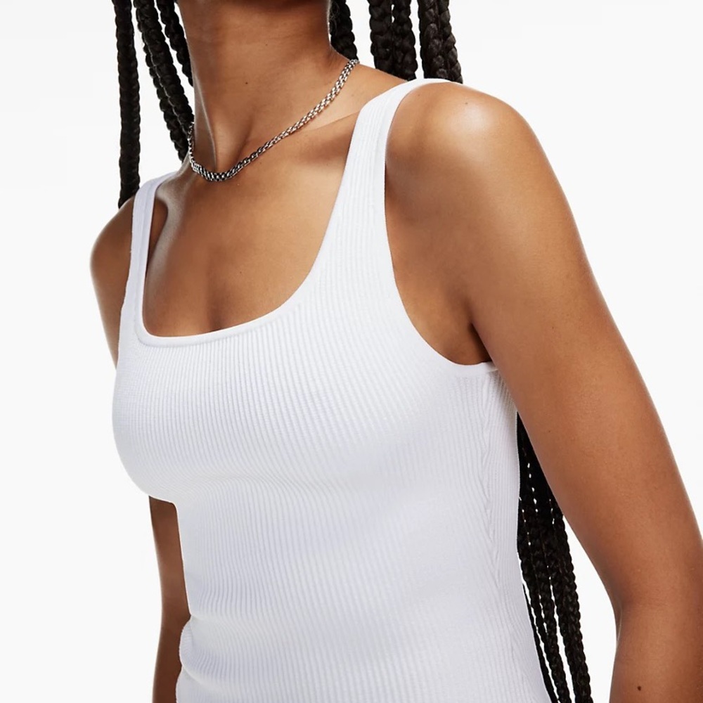 Babaton Aritzia Sculpt Knit Tank Size Small White